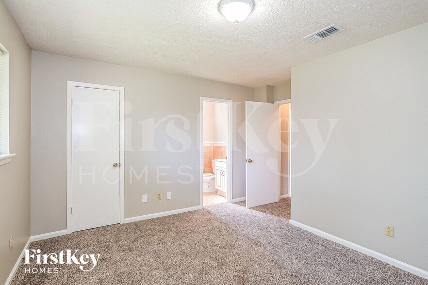 Building Photo - 16635 David Glen Dr