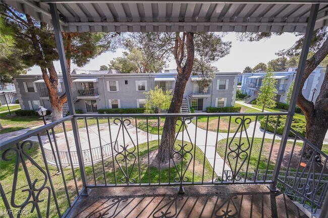 Building Photo - 3823 S Maryland Pkwy