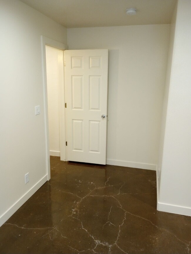 Building Photo - "Charming 2-Bedroom  with Spacious Living ...