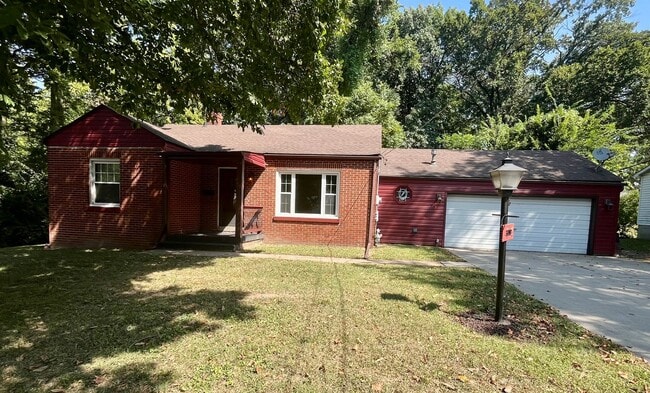Building Photo - Two bedroom on quiet Dead-End street in Alton