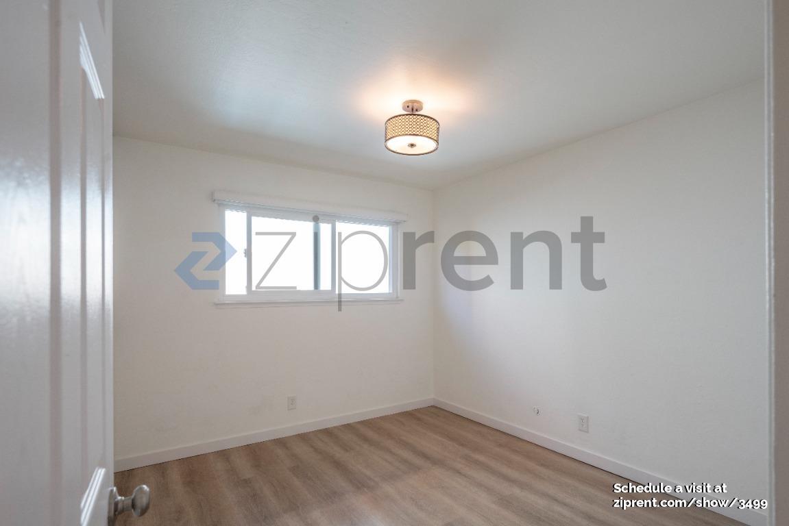 Building Photo - Unit