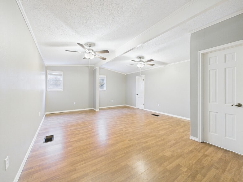 Building Photo - 107 Guillot Rd