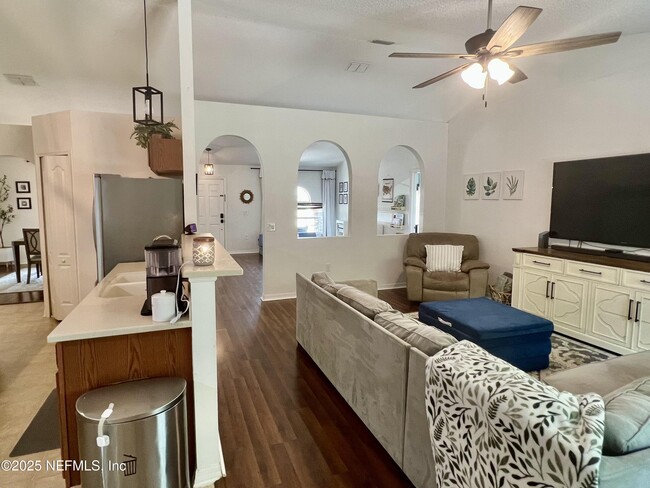 Building Photo - 75245 Fern Creek Dr