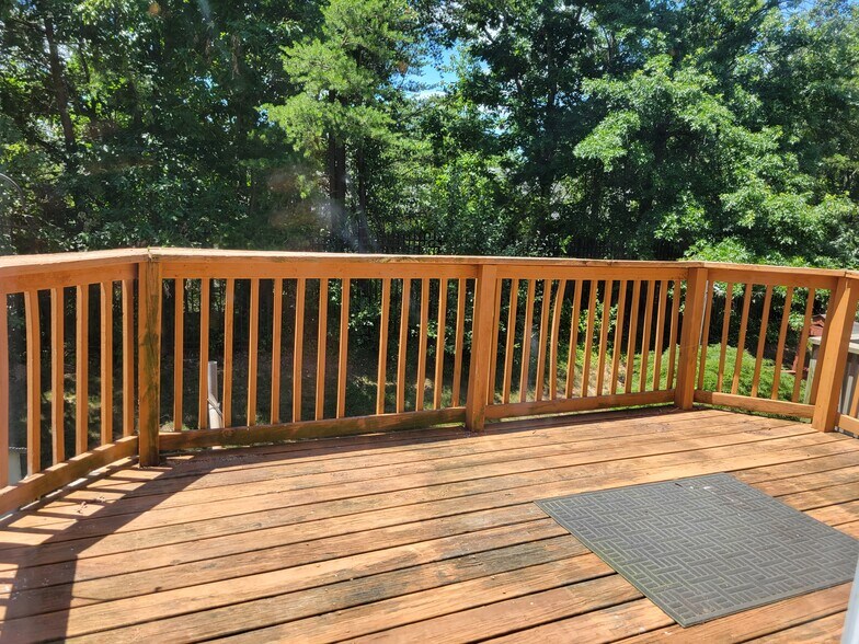 Deck - 6870 Ducketts Ln