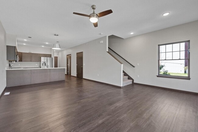 Building Photo - End Unit Townhome Just Blocks Away From Do...