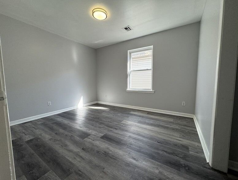 Building Photo - 458 Bergen Ave