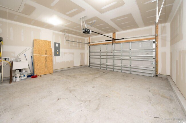 Building Photo - 741 Tattlesbury Dr