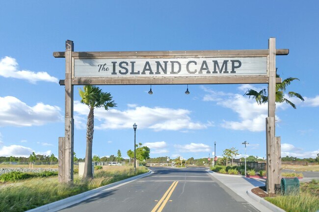 Building Photo - Waterfront Beauty