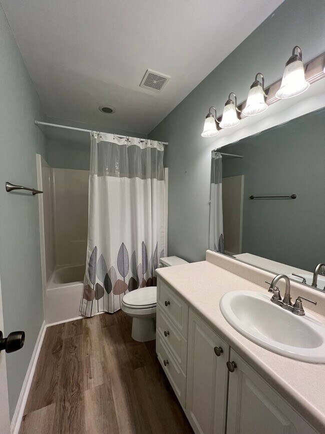 Building Photo - 253 Riverrun Dr