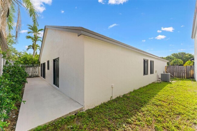 Building Photo - 9940 SW 155th Ave