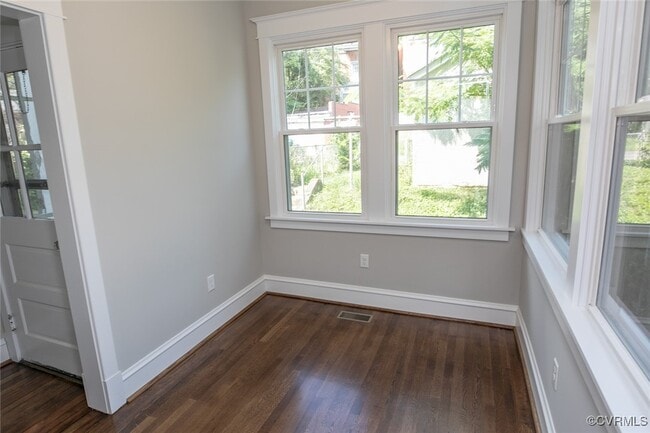 Building Photo - 2302 Maplewood Ave