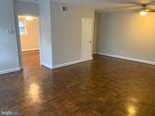 Building Photo - 1305 N Ode St