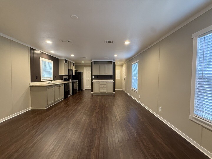 Building Photo - 113 Lillian St