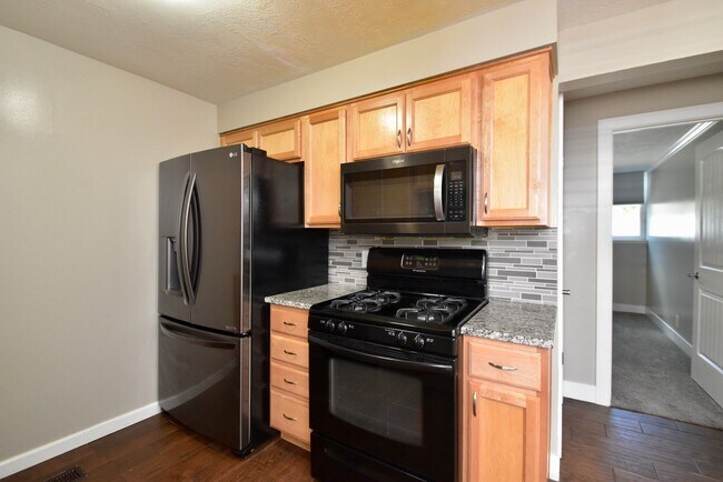 Building Photo - 127 E 1100 N