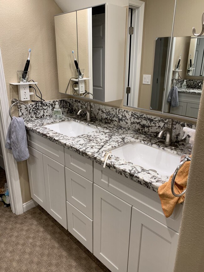 Building Photo - 3476 La Mirada Dr