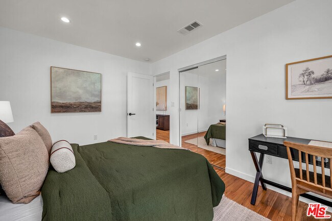 Building Photo - 616 W Ellis Ave