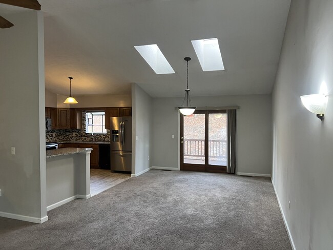 Building Photo - Charming Split Foyer with Spacious Layout ...