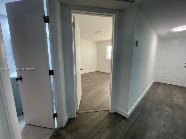 Building Photo - 7800 S Colony Cir