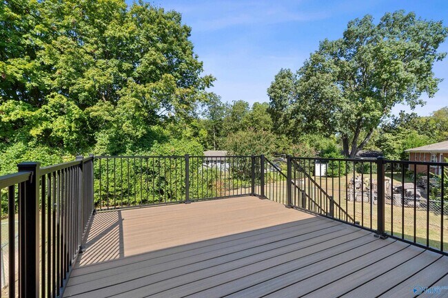 Building Photo - 407 Hillmont Dr NW