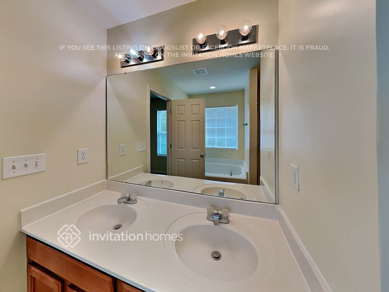 Building Photo - 911 Wind Carved Ln