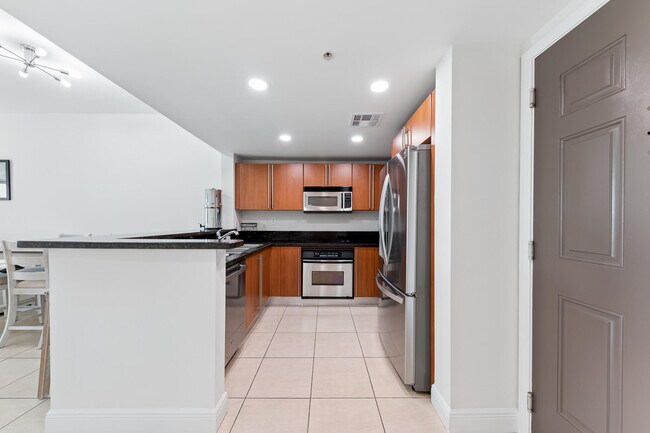 Building Photo - 610 Clematis St