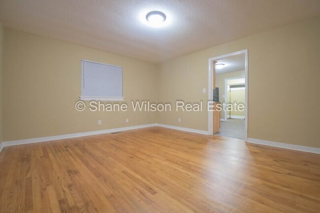 Building Photo - 804 Henderson Ave