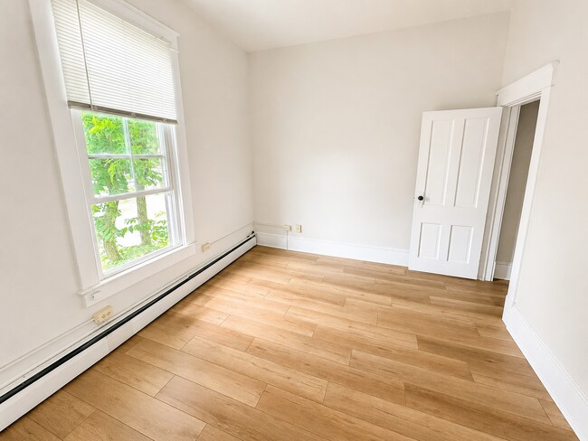 Building Photo - Perfect Location — Downtown Blacksburg, Walk to Campus!