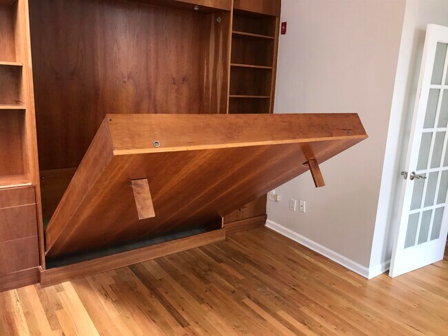 Building Photo - 1015 Grand St