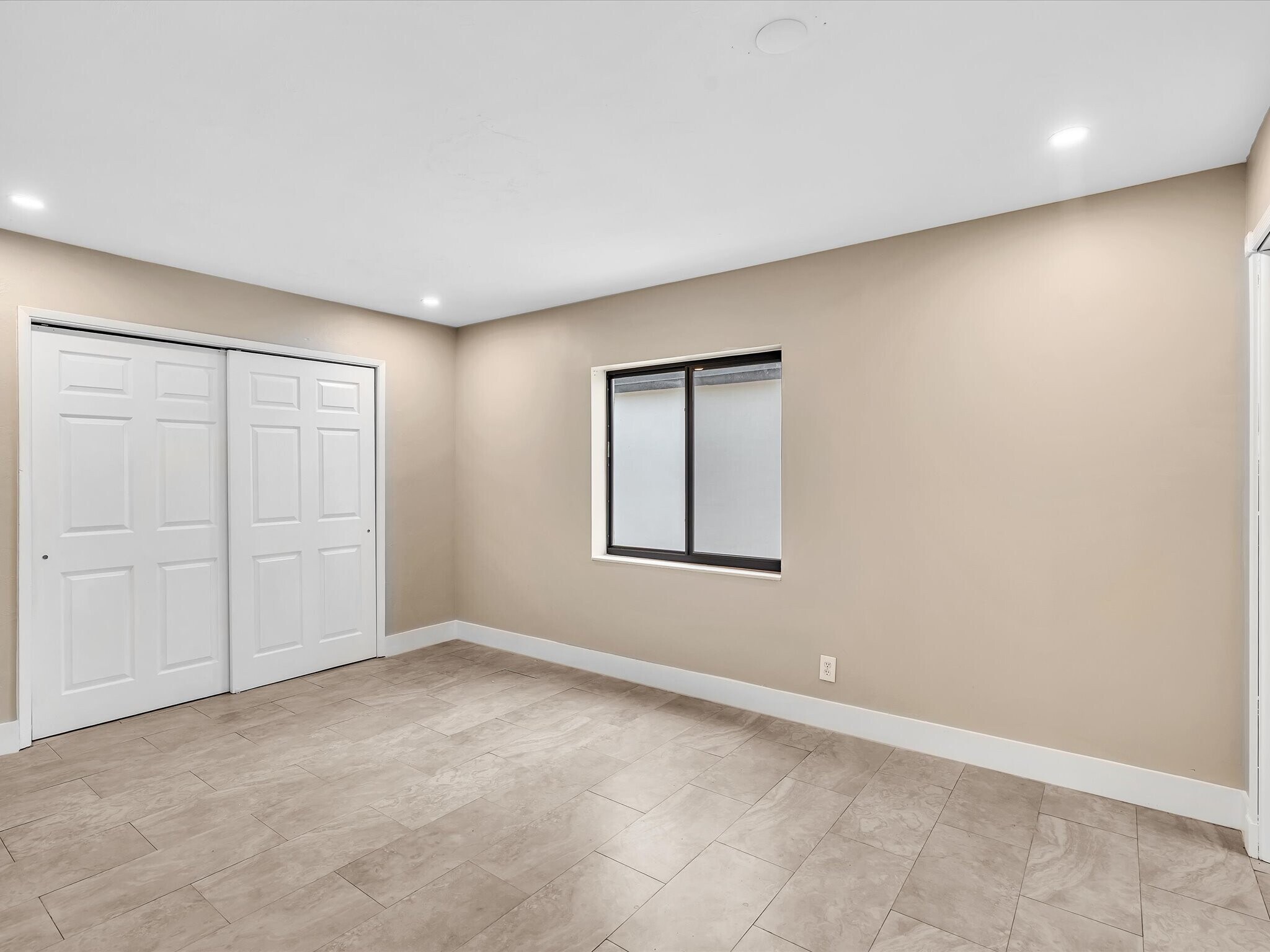 Master bedroom - 5408 NE 3rd Ter