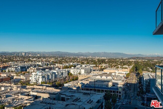 Building Photo - 13650 Marina Pointe Dr