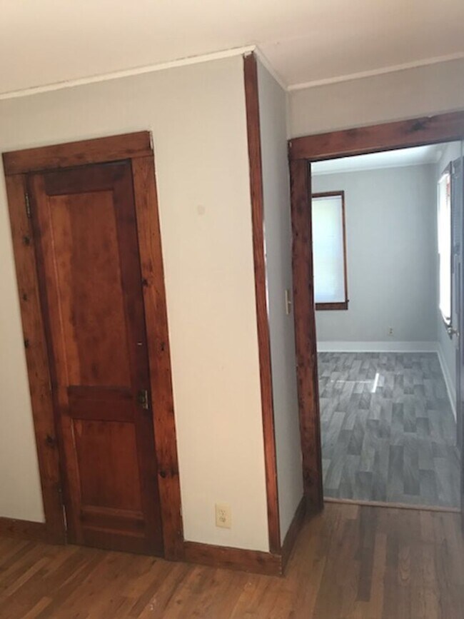 Building Photo - COMING SOON! 3 Bed House