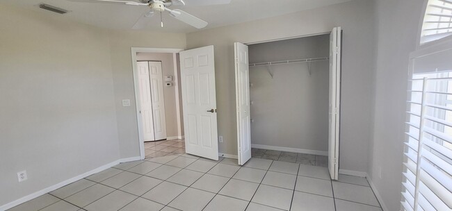 Building Photo - BEAUTIFUL 2/2 IN CATALINA OAKS- VERO BEACH