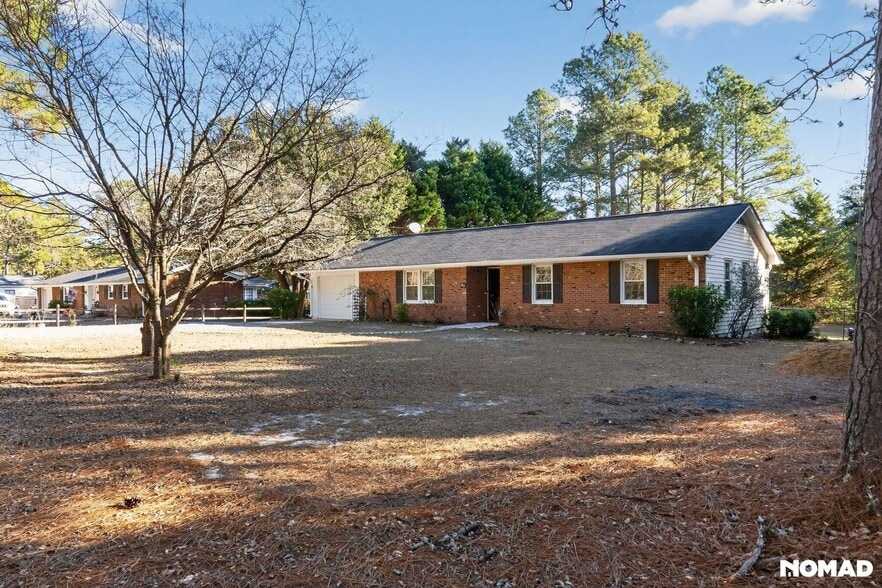 Building Photo - 215 N Pine St