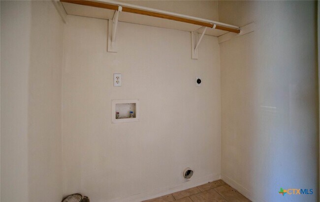 Building Photo - 1103 Circle M Dr