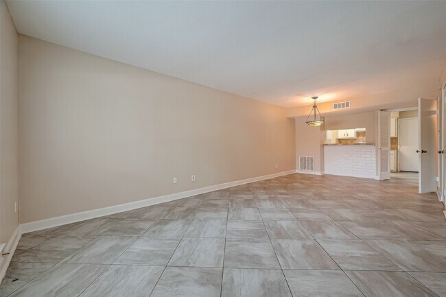 Building Photo - 6410 Del Monte Dr