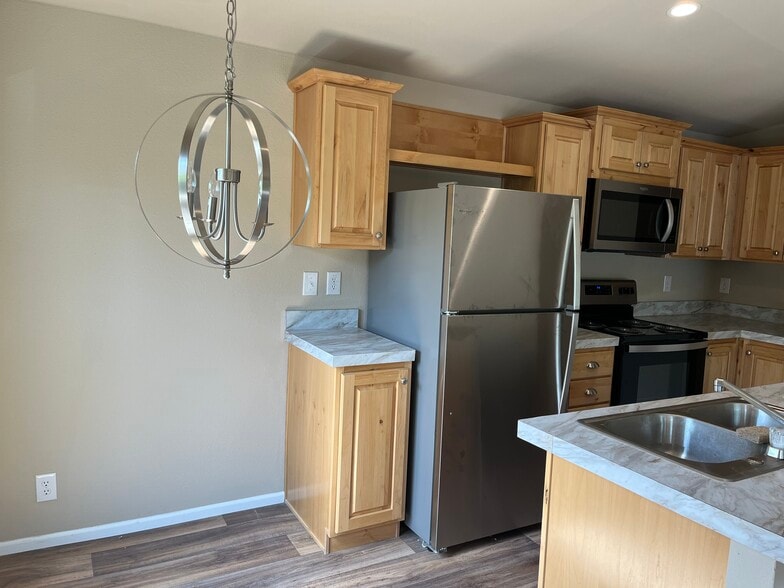 Building Photo - 9344 N Chicago Ave