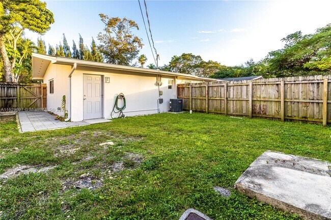Building Photo - 11940 SW 81st Rd