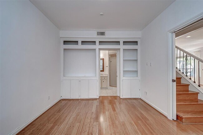 Building Photo - 201 Vanderpool Ln