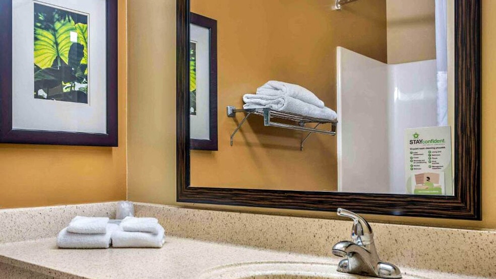 Building Photo - 530 Woods Lake Rd