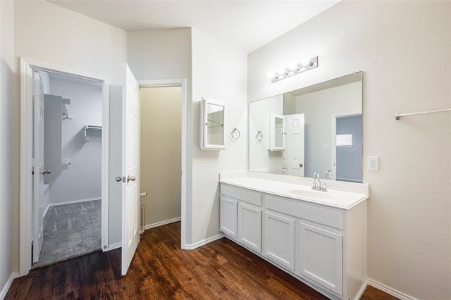 Building Photo - 7500 Lazy Spur Blvd