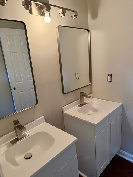 Building Photo - 727 Olde Greenwich Cir