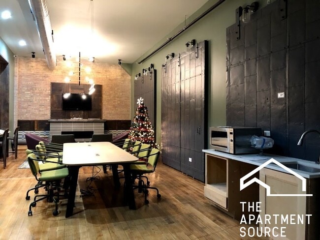 Building Photo - 1432 W 21st St