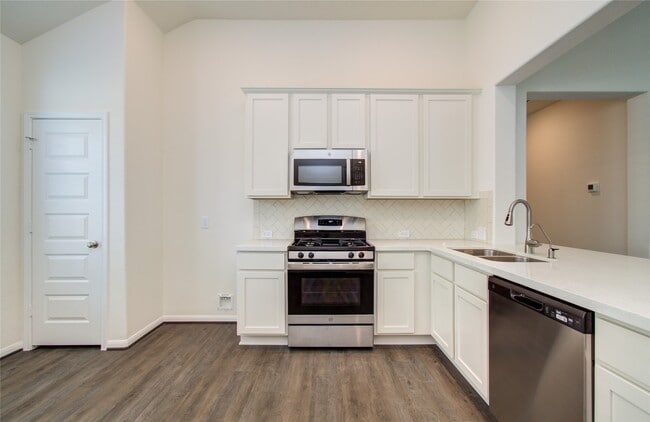 Building Photo - 8414 Beacon Bay Cir