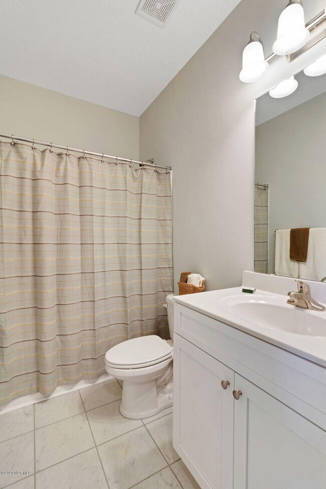 Building Photo - 202 Garland Shores Dr