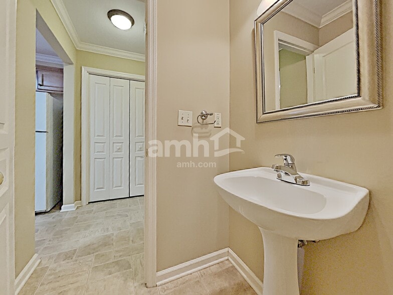 Building Photo - 1515 Pathfinder Ln