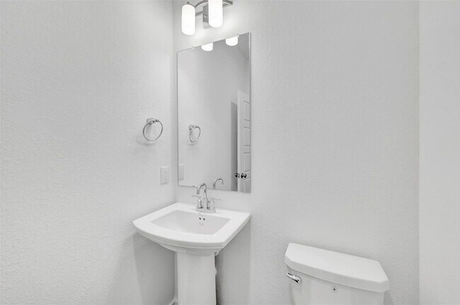 Building Photo - 32455 Sunbeam Dr