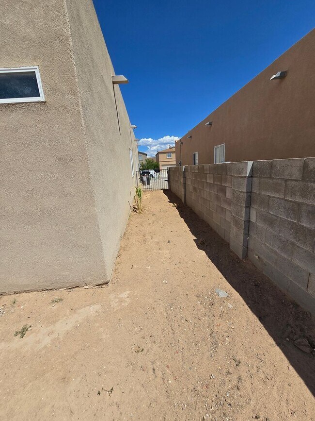 Building Photo - 4 bedroom 2 bath home with Refrigerated Air.