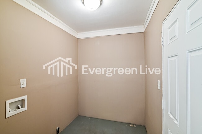 Building Photo - 6207 Moses St