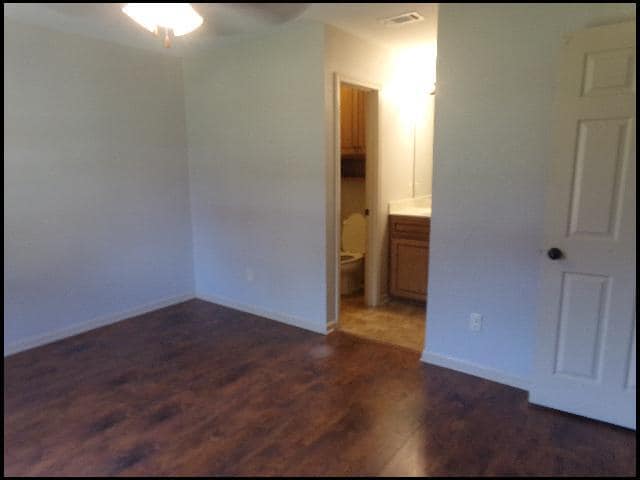 Building Photo - 400 E Locust St