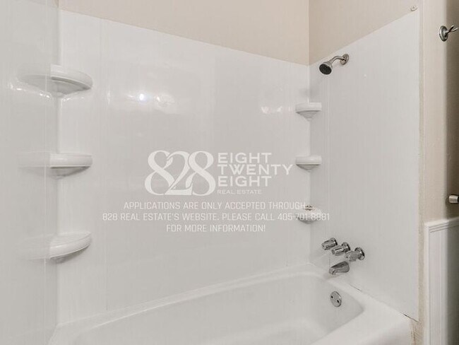 Building Photo - Midwest City 3 Bed/2 Bath House with Attached Two-Car Garage!